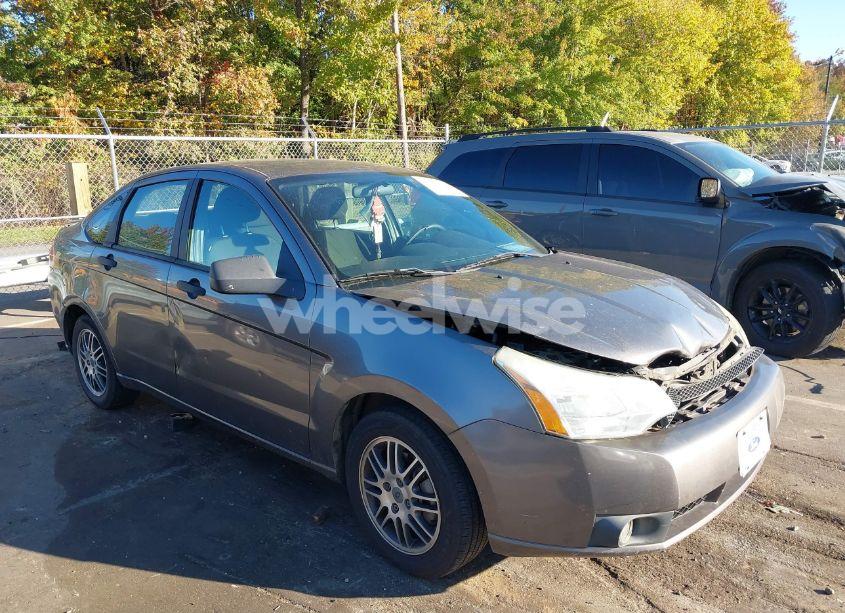 2011 Ford Focus SE (VIN 1FAHP3FN8BW199999) main photo