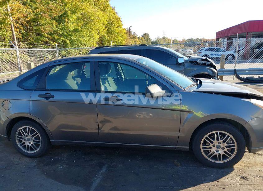 Photo 14 of 2011 Ford Focus SE (VIN 1FAHP3FN8BW199999)