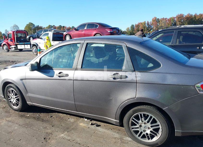 Photo 15 of 2011 Ford Focus SE (VIN 1FAHP3FN8BW199999)