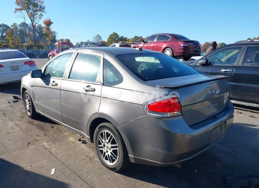 Photo 3 of 2011 Ford Focus SE (VIN 1FAHP3FN8BW199999)