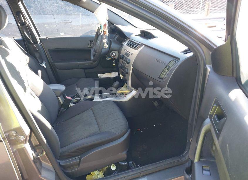 Photo 5 of 2011 Ford Focus SE (VIN 1FAHP3FN8BW199999)