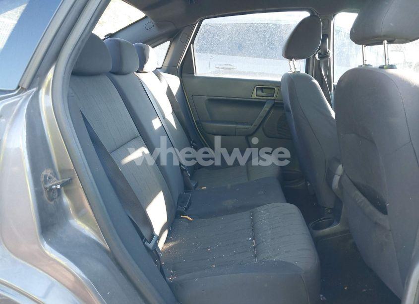 Photo 8 of 2011 Ford Focus SE (VIN 1FAHP3FN8BW199999)