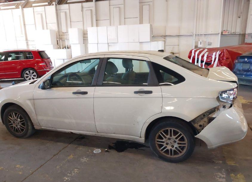 Photo 14 of 2010 Ford Focus SE (VIN 1FAHP3FN9AW101206)