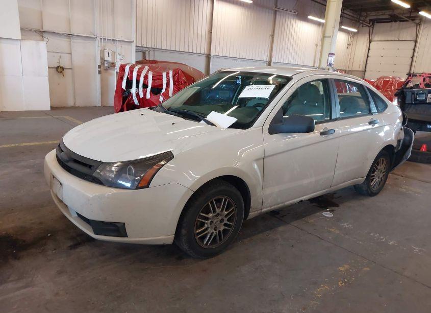 Photo 2 of 2010 Ford Focus SE (VIN 1FAHP3FN9AW101206)