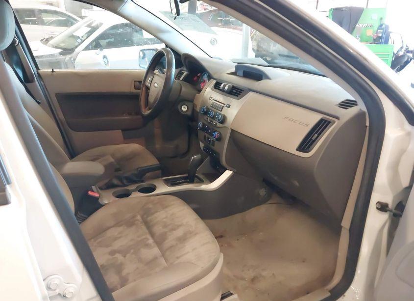 Photo 5 of 2010 Ford Focus SE (VIN 1FAHP3FN9AW101206)