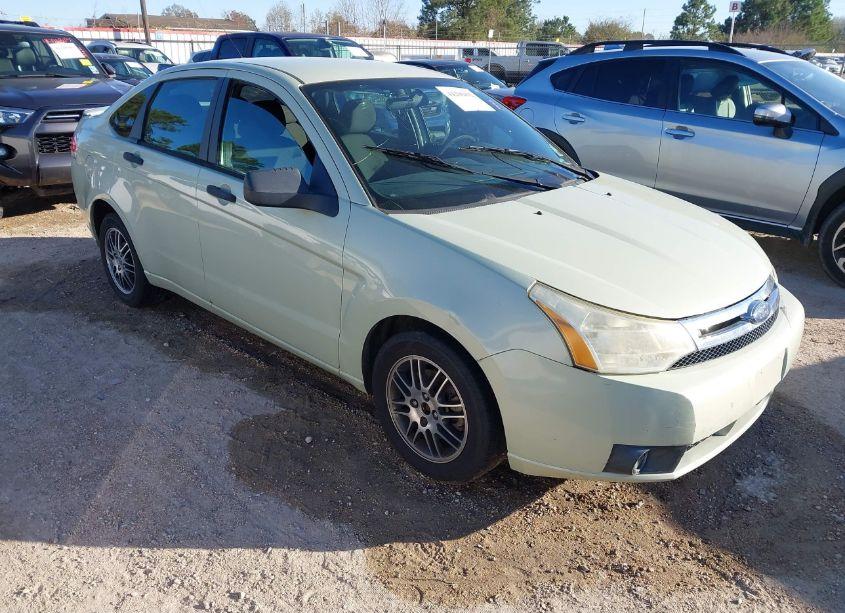 2010 Ford Focus SE (VIN 1FAHP3FN9AW116210) main photo