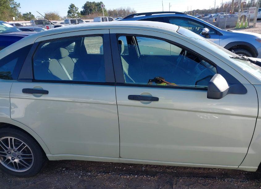 Photo 13 of 2010 Ford Focus SE (VIN 1FAHP3FN9AW116210)