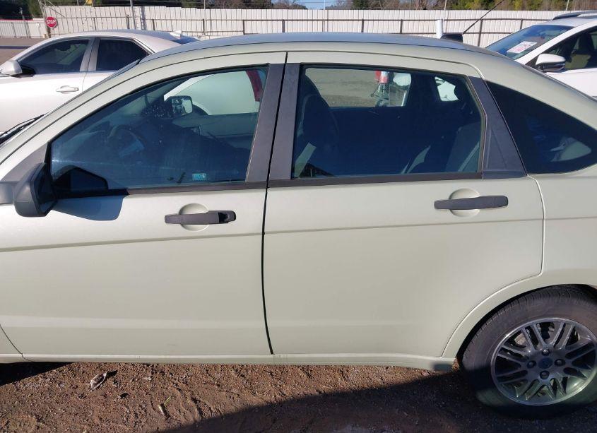 Photo 14 of 2010 Ford Focus SE (VIN 1FAHP3FN9AW116210)