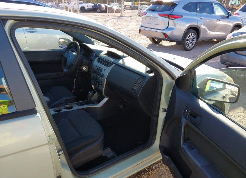 Photo 5 of 2010 Ford Focus SE (VIN 1FAHP3FN9AW116210)