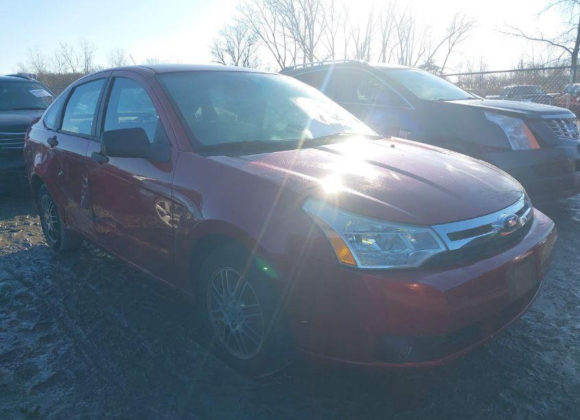 2010 Ford Focus SE (VIN 1FAHP3FN9AW141317) main photo