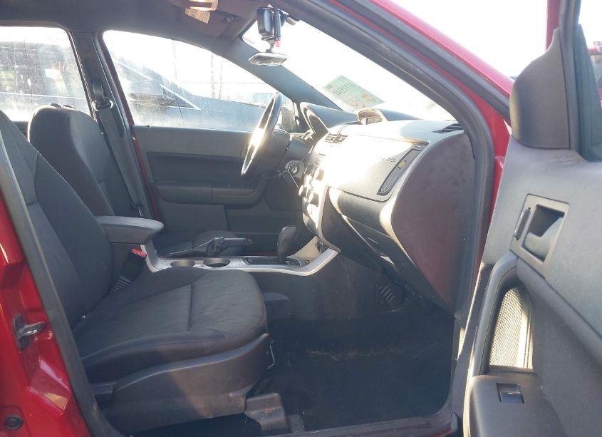 Photo 5 of 2010 Ford Focus SE (VIN 1FAHP3FN9AW141317)