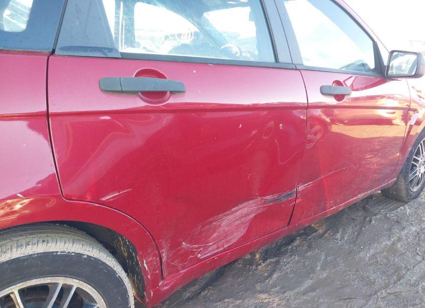 Photo 6 of 2010 Ford Focus SE (VIN 1FAHP3FN9AW141317)