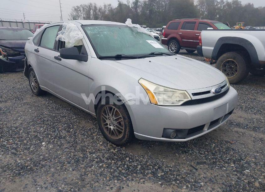 2010 Ford Focus SE (VIN 1FAHP3FN9AW146923) main photo