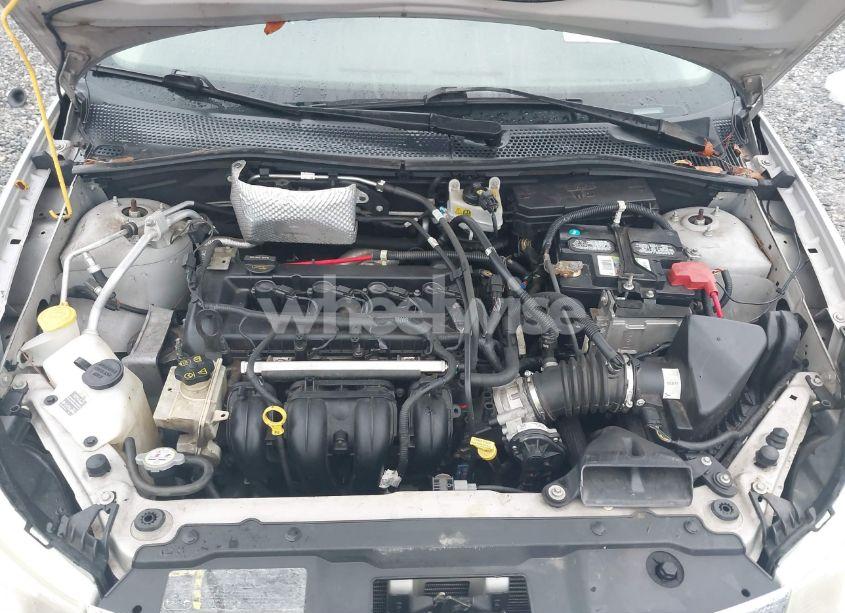 Photo 10 of 2010 Ford Focus SE (VIN 1FAHP3FN9AW146923)