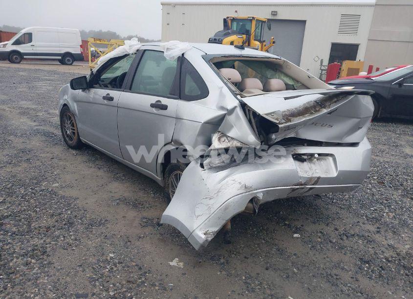 Photo 3 of 2010 Ford Focus SE (VIN 1FAHP3FN9AW146923)