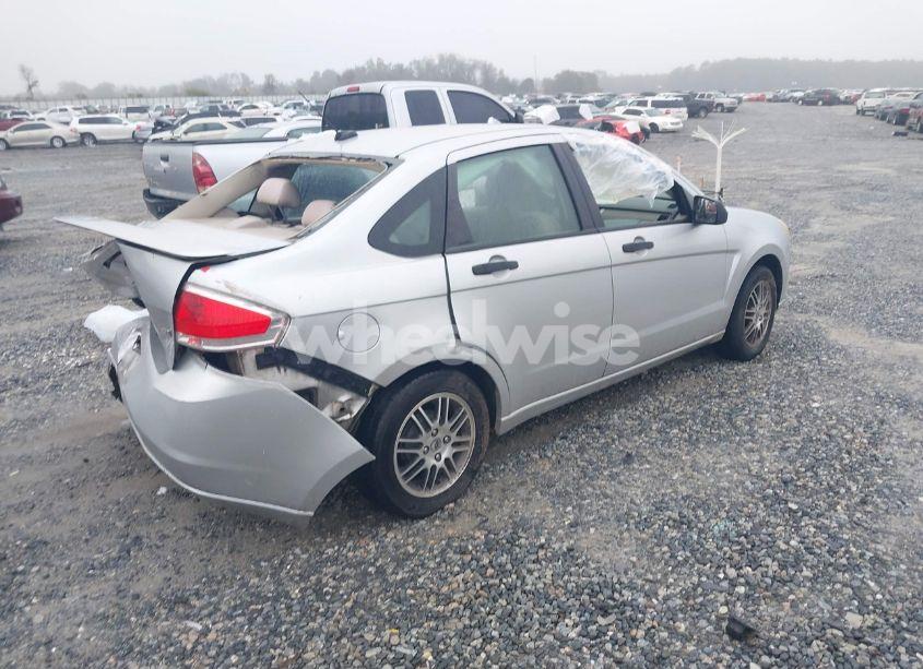 Photo 4 of 2010 Ford Focus SE (VIN 1FAHP3FN9AW146923)