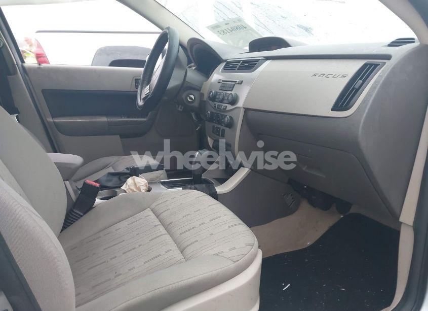 Photo 5 of 2010 Ford Focus SE (VIN 1FAHP3FN9AW146923)