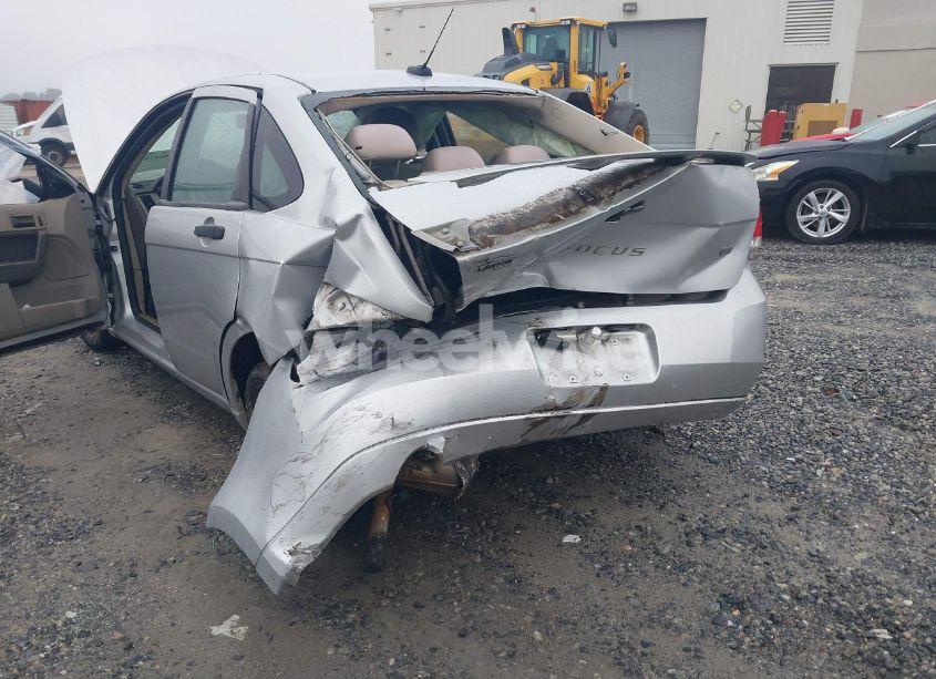 Photo 6 of 2010 Ford Focus SE (VIN 1FAHP3FN9AW146923)