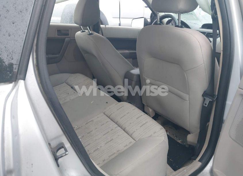 Photo 8 of 2010 Ford Focus SE (VIN 1FAHP3FN9AW146923)