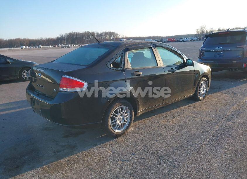 Photo 4 of 2010 Ford Focus SE (VIN 1FAHP3FN9AW201385)