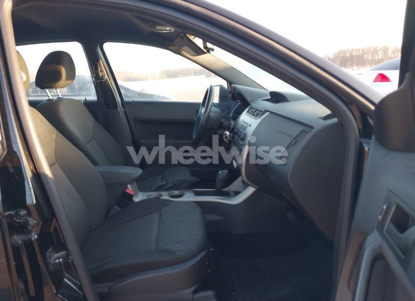 Photo 5 of 2010 Ford Focus SE (VIN 1FAHP3FN9AW201385)