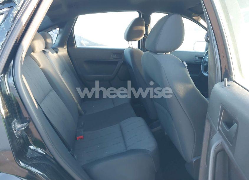 Photo 8 of 2010 Ford Focus SE (VIN 1FAHP3FN9AW201385)