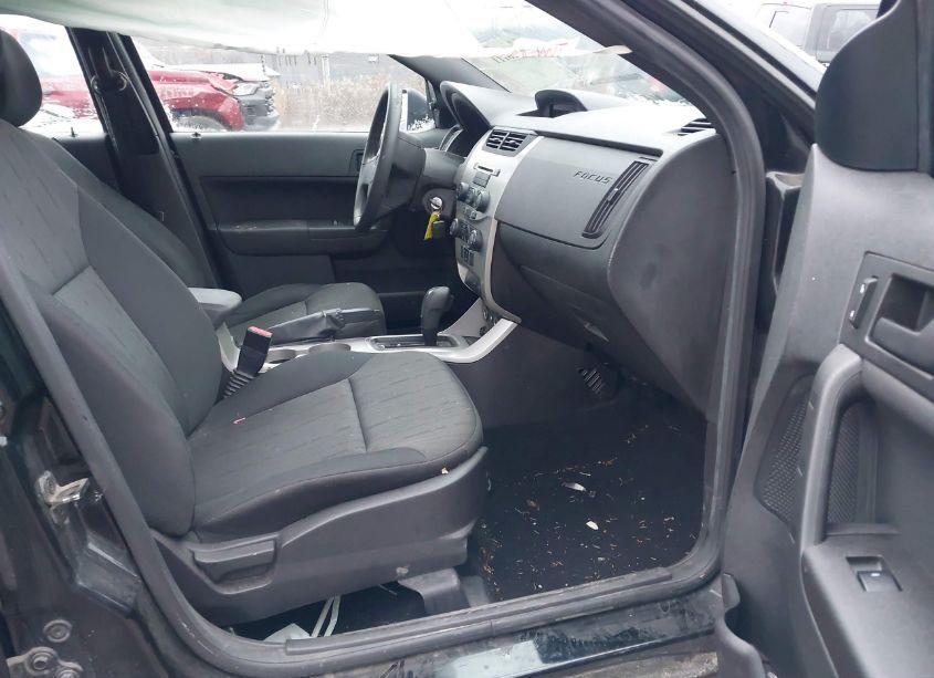 Photo 5 of 2010 Ford Focus SE (VIN 1FAHP3FN9AW219885)