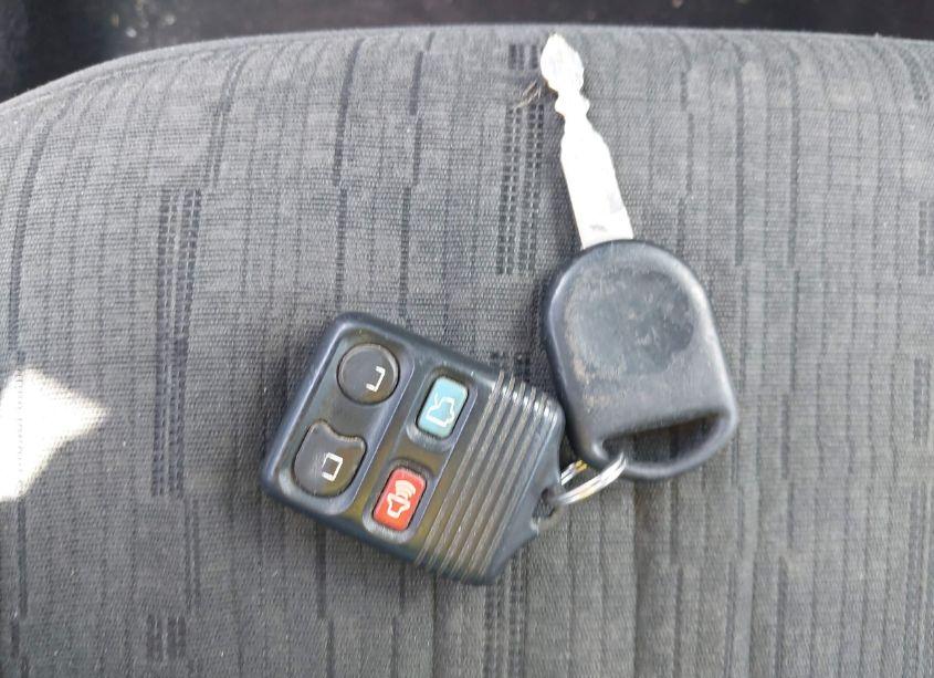 Photo 11 of 2010 Ford Focus SE (VIN 1FAHP3FN9AW254071)