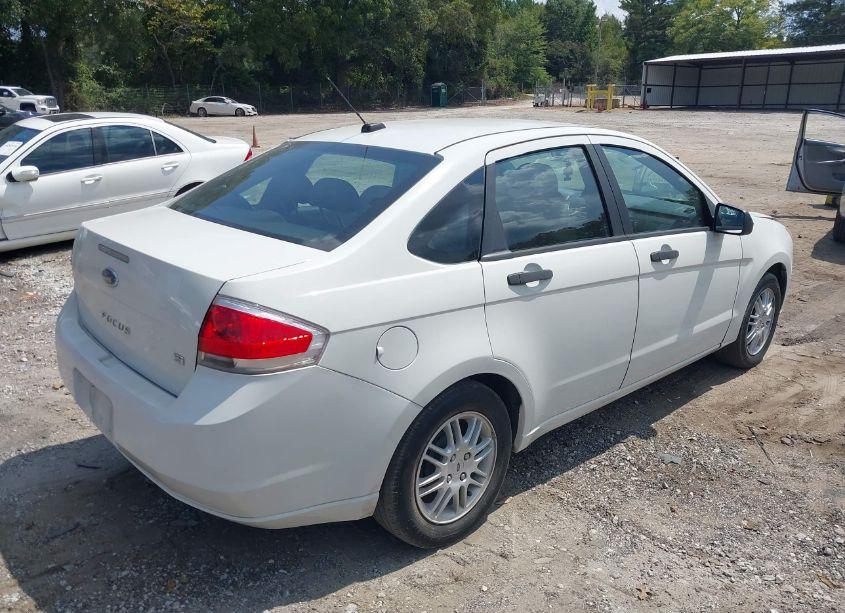 Photo 4 of 2010 Ford Focus SE (VIN 1FAHP3FN9AW254071)