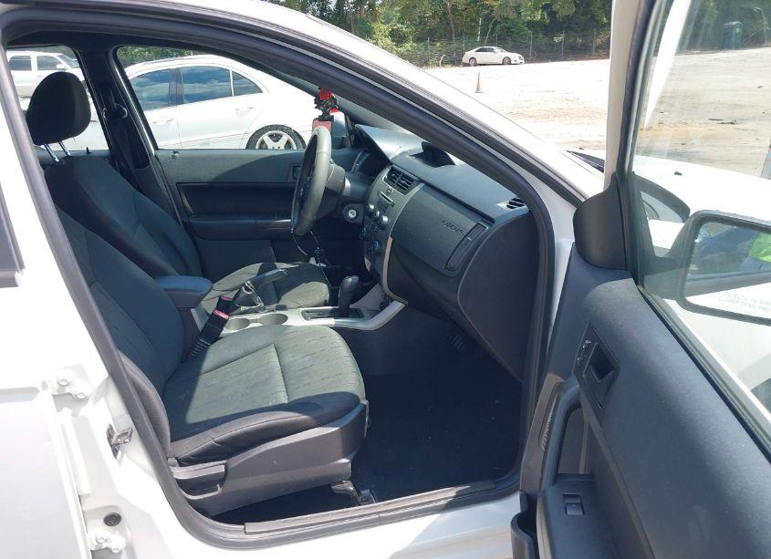 Photo 5 of 2010 Ford Focus SE (VIN 1FAHP3FN9AW254071)