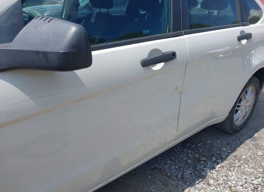 Photo 6 of 2010 Ford Focus SE (VIN 1FAHP3FN9AW254071)