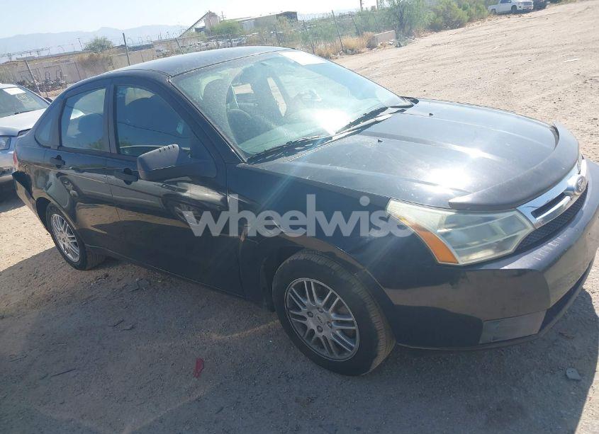 2010 Ford Focus SE (VIN 1FAHP3FN9AW273252) main photo