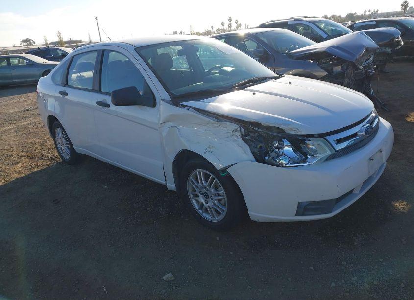 2010 Ford Focus SE (VIN 1FAHP3FN9AW280461) main photo