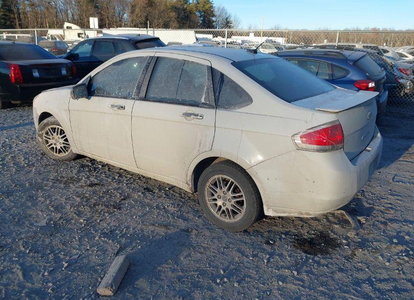 Photo 3 of 2011 Ford Focus SE (VIN 1FAHP3FN9BW109744)