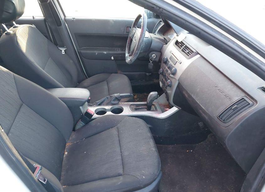 Photo 5 of 2011 Ford Focus SE (VIN 1FAHP3FN9BW109744)