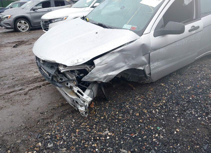 Photo 12 of 2011 Ford Focus SE (VIN 1FAHP3FN9BW128598)