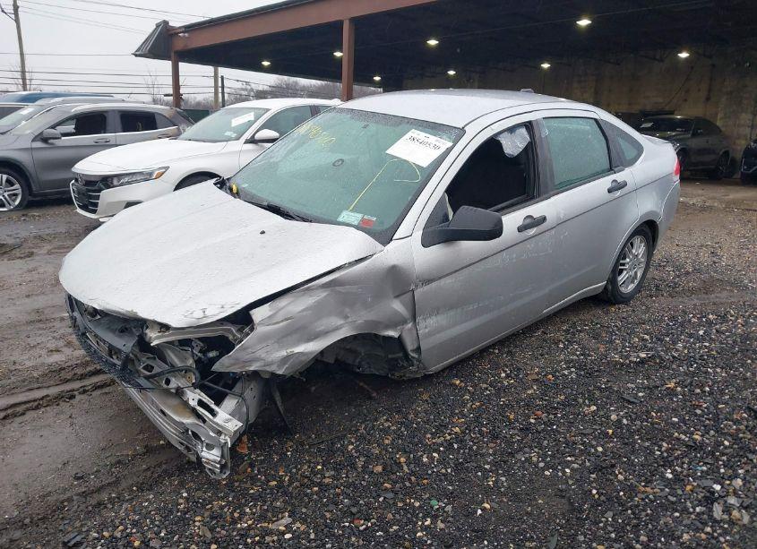 Photo 2 of 2011 Ford Focus SE (VIN 1FAHP3FN9BW128598)