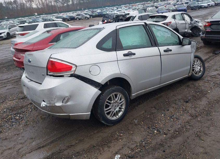 Photo 4 of 2011 Ford Focus SE (VIN 1FAHP3FN9BW128598)