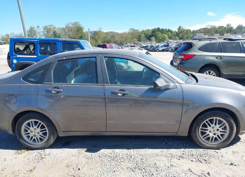 Photo 12 of 2011 Ford Focus SE (VIN 1FAHP3FN9BW177199)