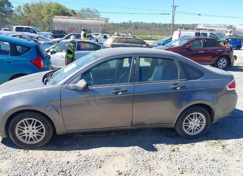 Photo 13 of 2011 Ford Focus SE (VIN 1FAHP3FN9BW177199)