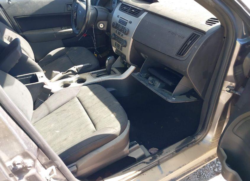 Photo 5 of 2011 Ford Focus SE (VIN 1FAHP3FN9BW177199)