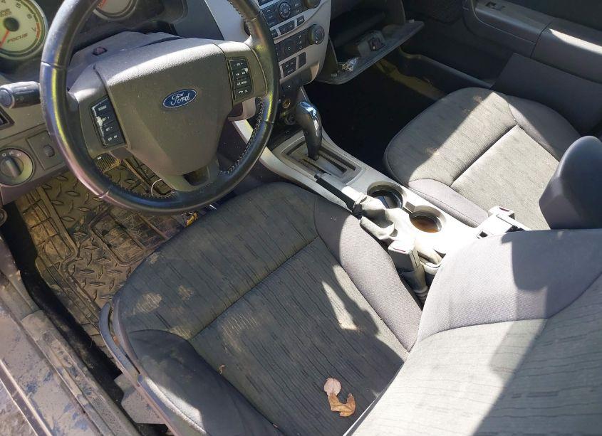 Photo 6 of 2011 Ford Focus SE (VIN 1FAHP3FN9BW177199)