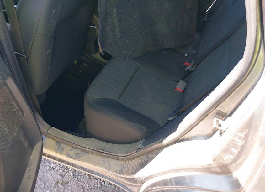 Photo 8 of 2011 Ford Focus SE (VIN 1FAHP3FN9BW177199)