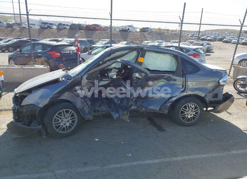 Photo 13 of 2011 Ford Focus SE (VIN 1FAHP3FN9BW180295)