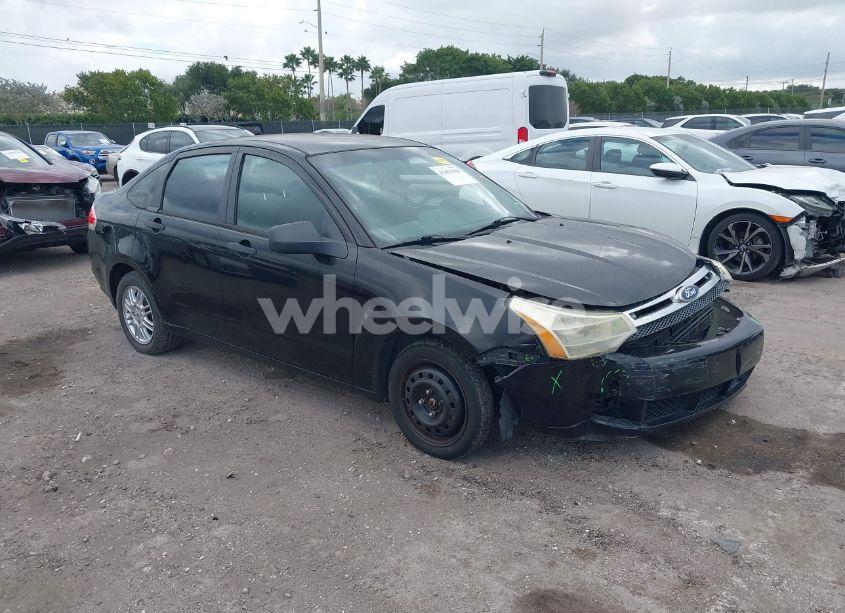 2011 Ford Focus SE (VIN 1FAHP3FN9BW180880) main photo