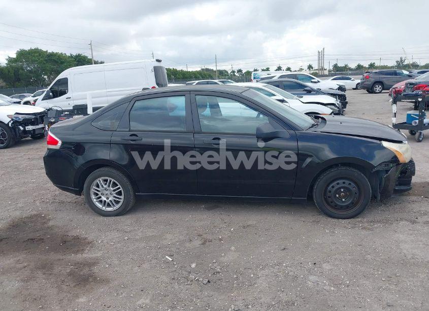 Photo 13 of 2011 Ford Focus SE (VIN 1FAHP3FN9BW180880)