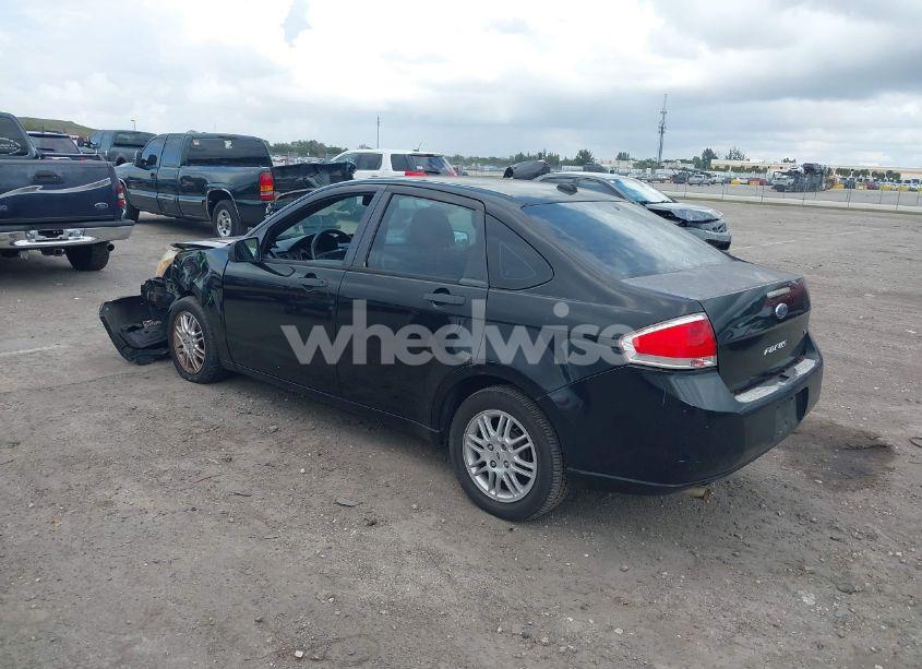 Photo 3 of 2011 Ford Focus SE (VIN 1FAHP3FN9BW180880)