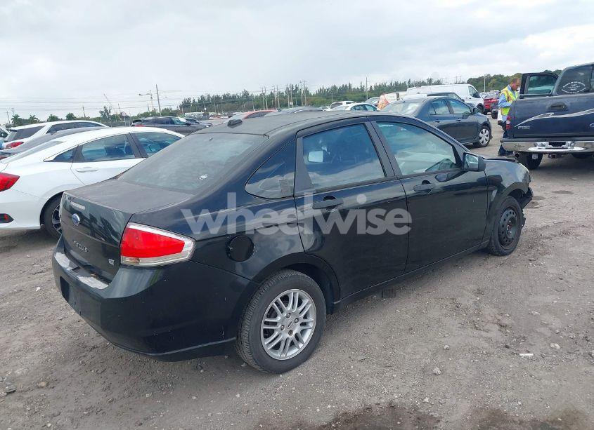 Photo 4 of 2011 Ford Focus SE (VIN 1FAHP3FN9BW180880)