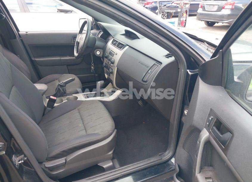 Photo 5 of 2011 Ford Focus SE (VIN 1FAHP3FN9BW180880)