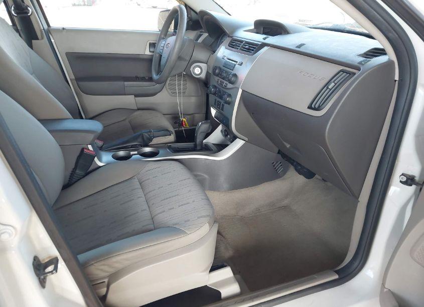 Photo 5 of 2011 Ford Focus SE (VIN 1FAHP3FN9BW190650)